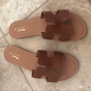 NWT- boutique cognac slides